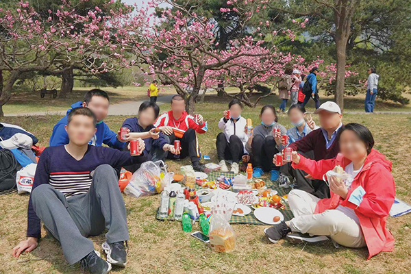 life skills training course students celebrate with a picnic